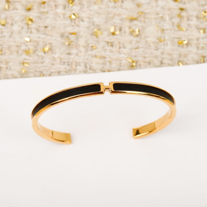 H**me5 bracelets